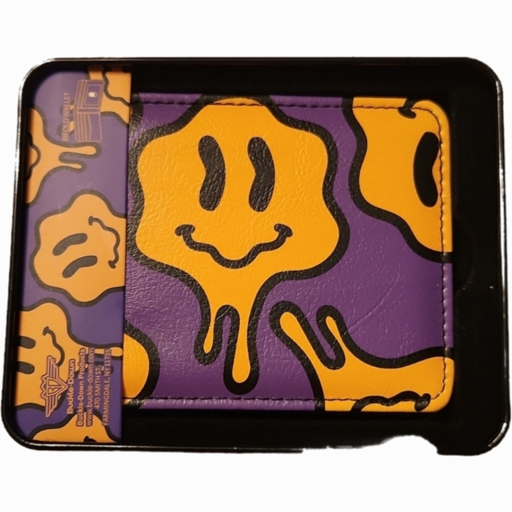 NWT ❗️ Buckle Down bifold wallet purple with yellow smiley face